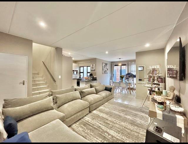 3 BEDROOM TOWNHOUSE FOR SALE IN FERNDALE